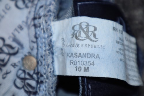 Rock & Republic Kasandra Denim Shorts Women's Size 10M Cutoffs Mid Rise Blue Zip - Picture 5 of 15