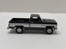 Auto World SQUAREBODY 1981 Chevrolet Silverad...