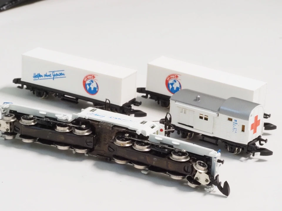 8114 Marklin Z-Scale 125 Yrs Red Cross Crocodile Electric Train Starter Set - Image 4 of 4