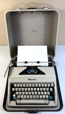 1966 OLYMPIA SM9 De Luxe Typewriter w/Case - Tested Excellent Condition