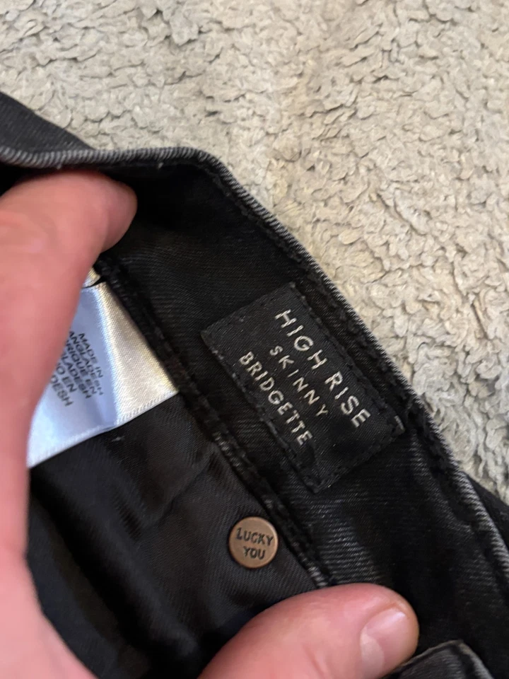 Jeans Lucky Brand para mujer 6/28 Bridgette tiro alto ajustados al tobillo denim negro Foto 3 de 4