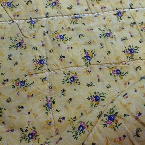 PATCHWORK QUILT HAND MADE 36 X 36" VINTAGE YELLOWS AND MULTI COLORS 11323C - Picture 4 of 11