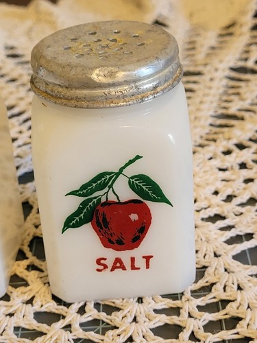Vintage McKee Milk Glass Salt & Pepper Shakers - Red Apple - Picture 3 of 6