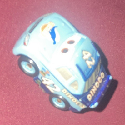 Disney Rennfahrzeug Spielzeugauto/Modellauto Cars Dinoco Nr. 42 blau 1:55