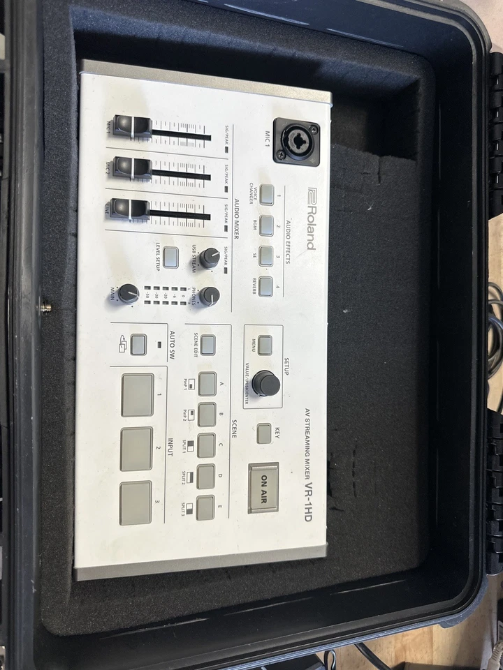 Roland VR-1HD AV Streaming Studio Mixer / Video Switcher with hard case - Image 2 of 4