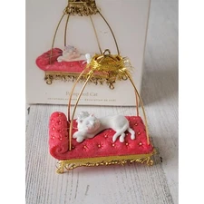 Hallmark pampered cat 2007 Keepsake Ornament Xmas pet