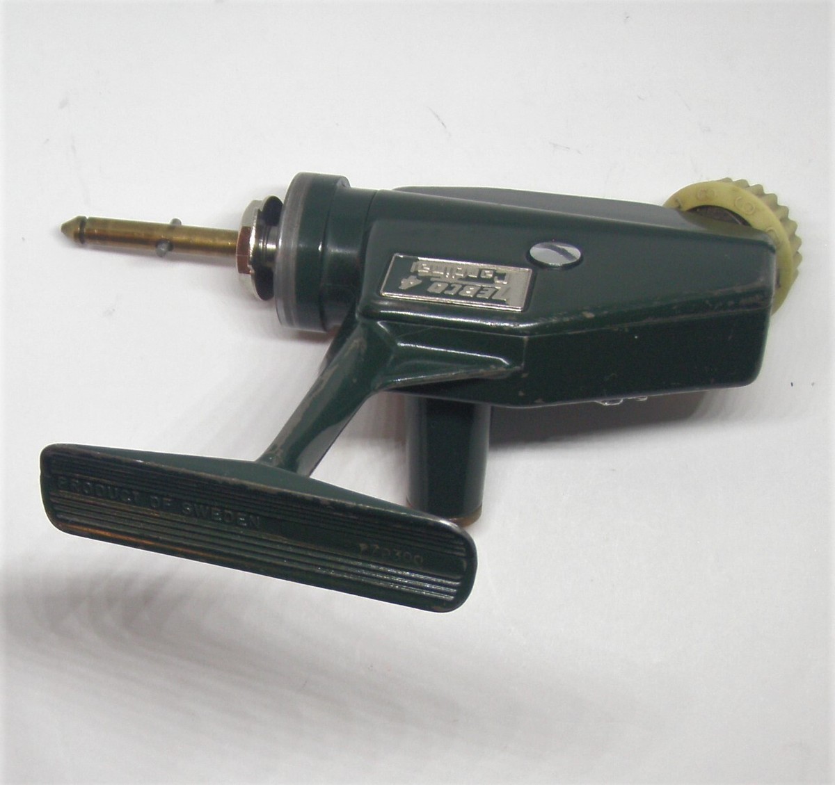 Abu & Zebco Cardinal 4 Reel Parts Used Housing w Abu & Zebco Cardinal 4 Reel Parts Used Housing w