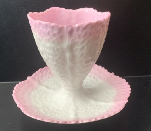 Tasse à œufs vintage rose et blanc en porcelaine texturée, assiette attachée - Photo 1/12