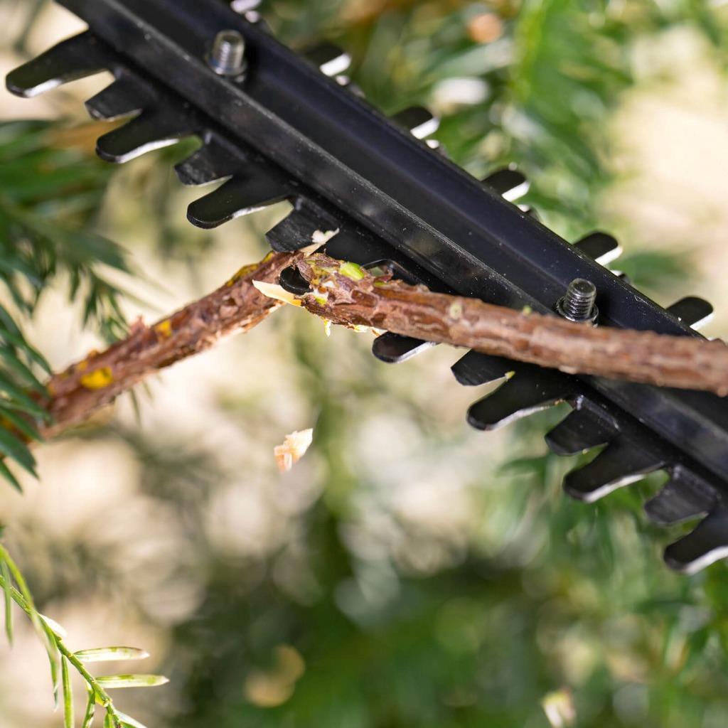 Bosch EasyHedgeCut 18V 45cm Blade Cordless Hedge Trimmer + Battery