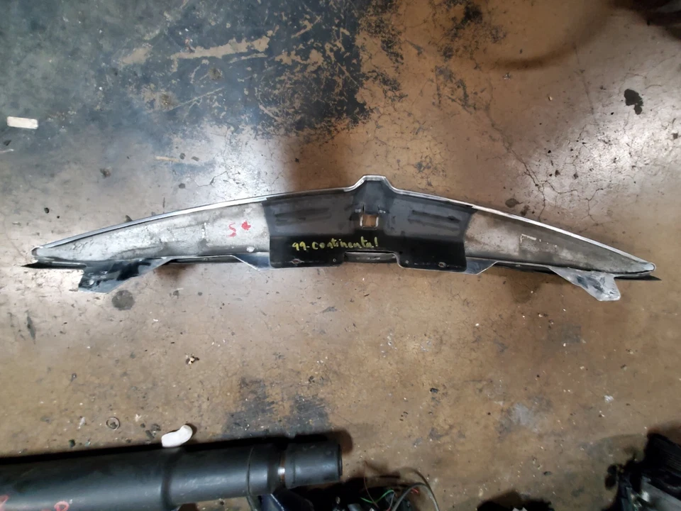 Parrilla superior Lincoln Continental 1998-1999-2000-2001-2002 Foto 2 de 2