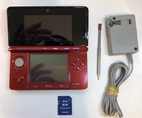 Nintendo 3DS Handheld Konsole Flammenrot CTR-001 mit Stylus Netzteil & 2GB SD