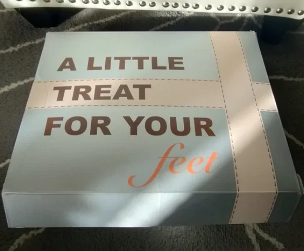 全新带标签带盒拖鞋袜水牛格子图案 — 第 4/4 张图片