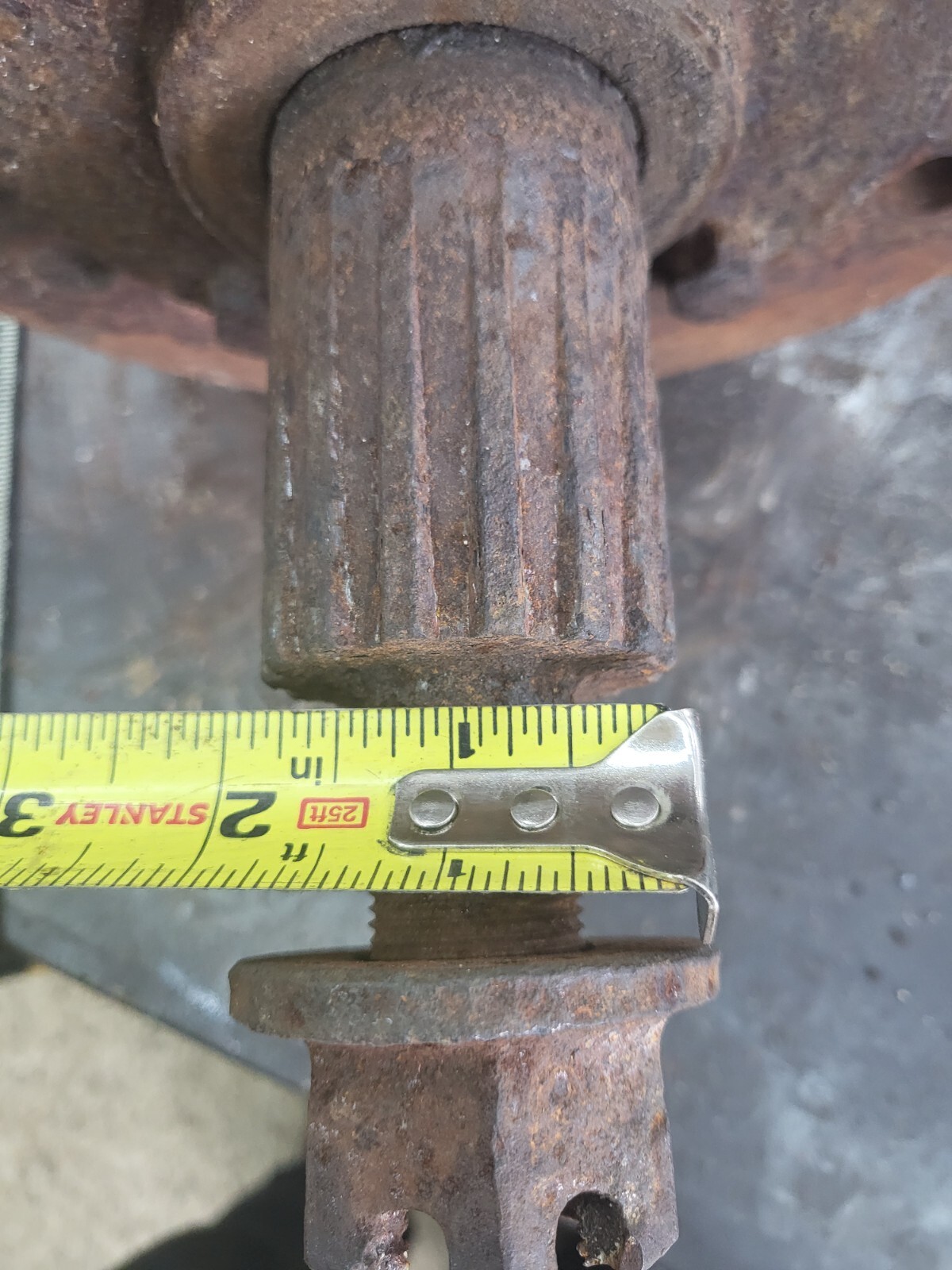 100 HP ? 15 spline Bush hog gear box see pictures for details 15 spline