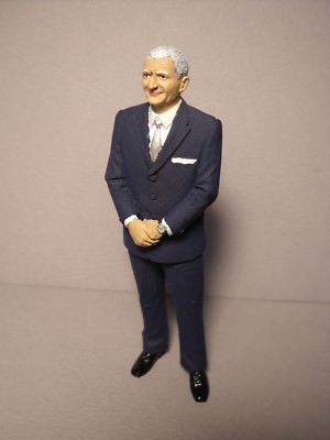 Figurine 1/18 Jaguar Sir William Lyons 1966 – Résine Norev – Collection