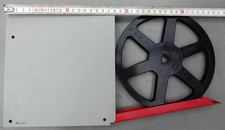 Super-8 Filmspule 120m Leerspule in REVUE Kunststoff-Box Rot Grau 70er Jahre