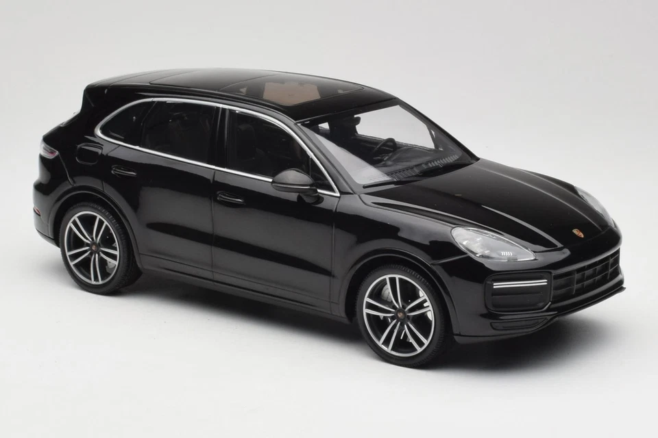 155066070 Porsche Cayenne 958 Turbo S Black Minichamps 1/18 - Image 4 of 4