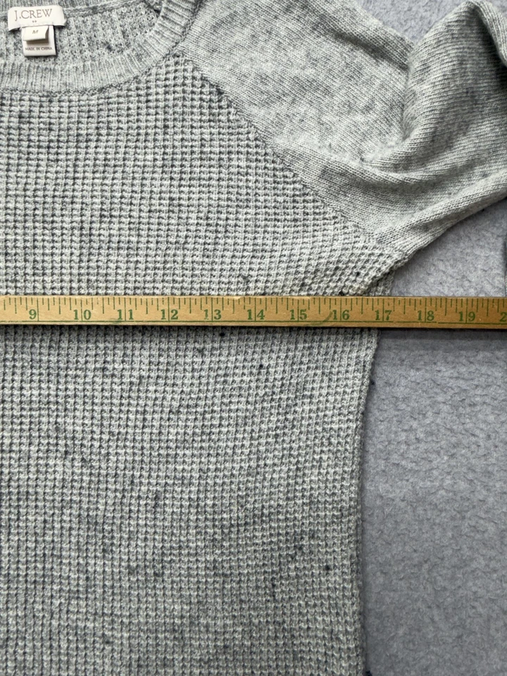 Suéter para mujer J.Crew gris medio tejido gofre raglán cuello redondo mezcla de lana merino Foto 4 de 4