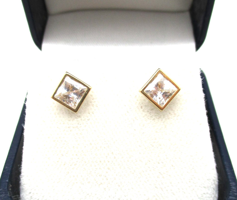 14K Yellow Gold Square Clear Stone Stud Earrings 1.2 Gr [E368]