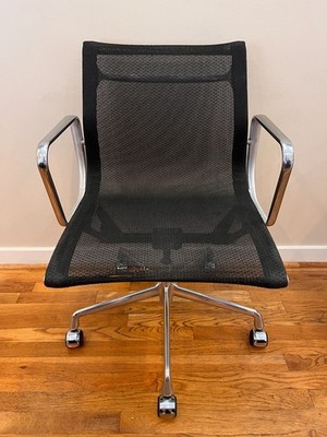 Herman Miller - Eames Aluminum Group Management Chair with Cygnus Mesh Fabric