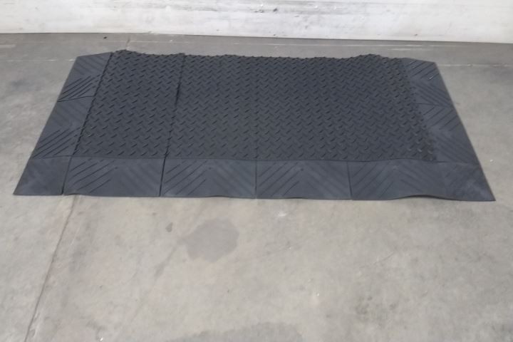 Notrax 621S3060BL 5 Ft Length 30 In Width Black Interlocking Antifatigue Mat