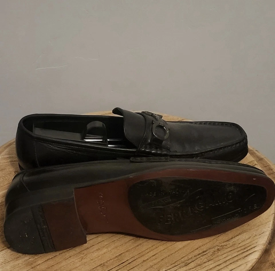 COMO NUEVO Salvatore Ferragamo 9 EE Zapatos de Cuero Negro Hebilla USADOS UNA VEZ Foto 4 de 4