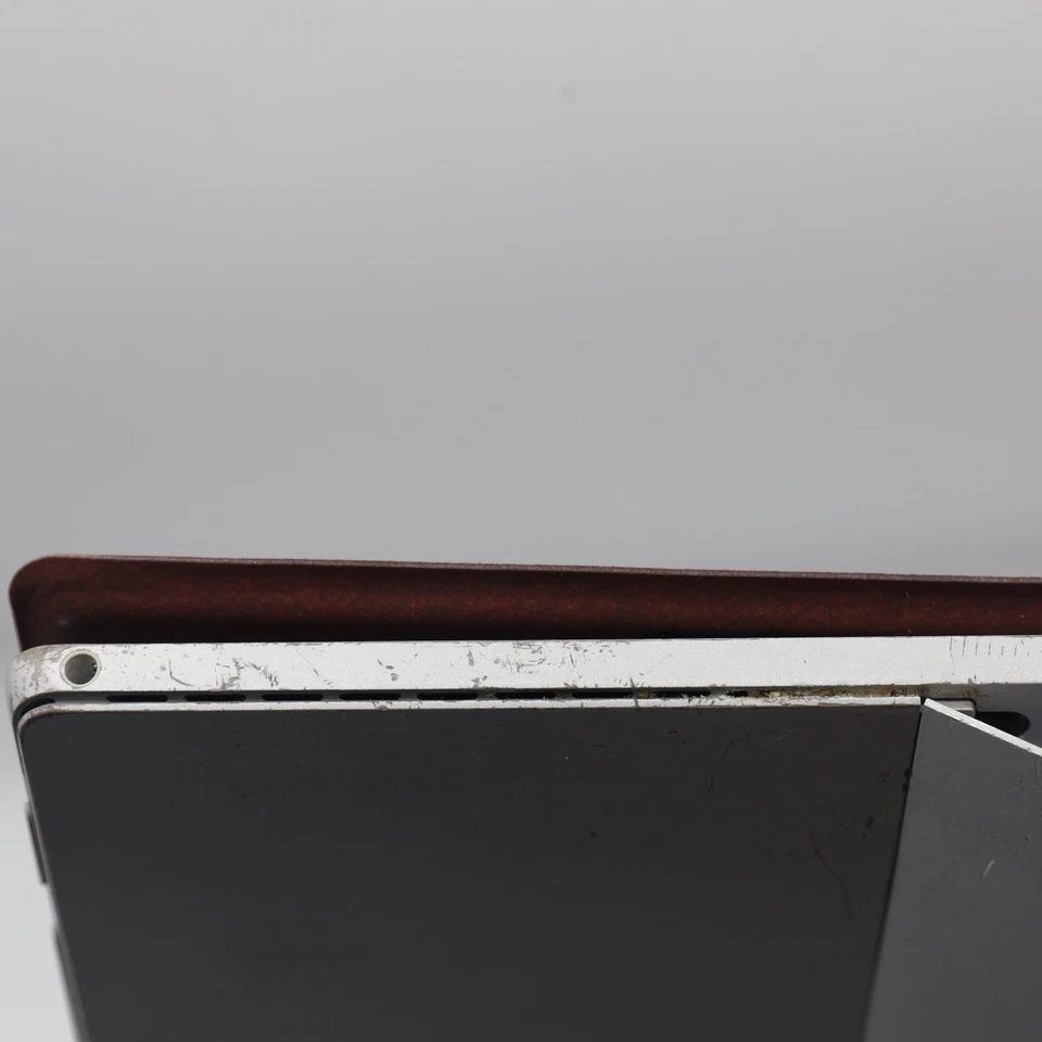 Microsoft Surface Pro 5 - 12.3" | i5 | 4GB RAM | 128GB SSD Keyboard & Pen Stylus - Image 4 of 4