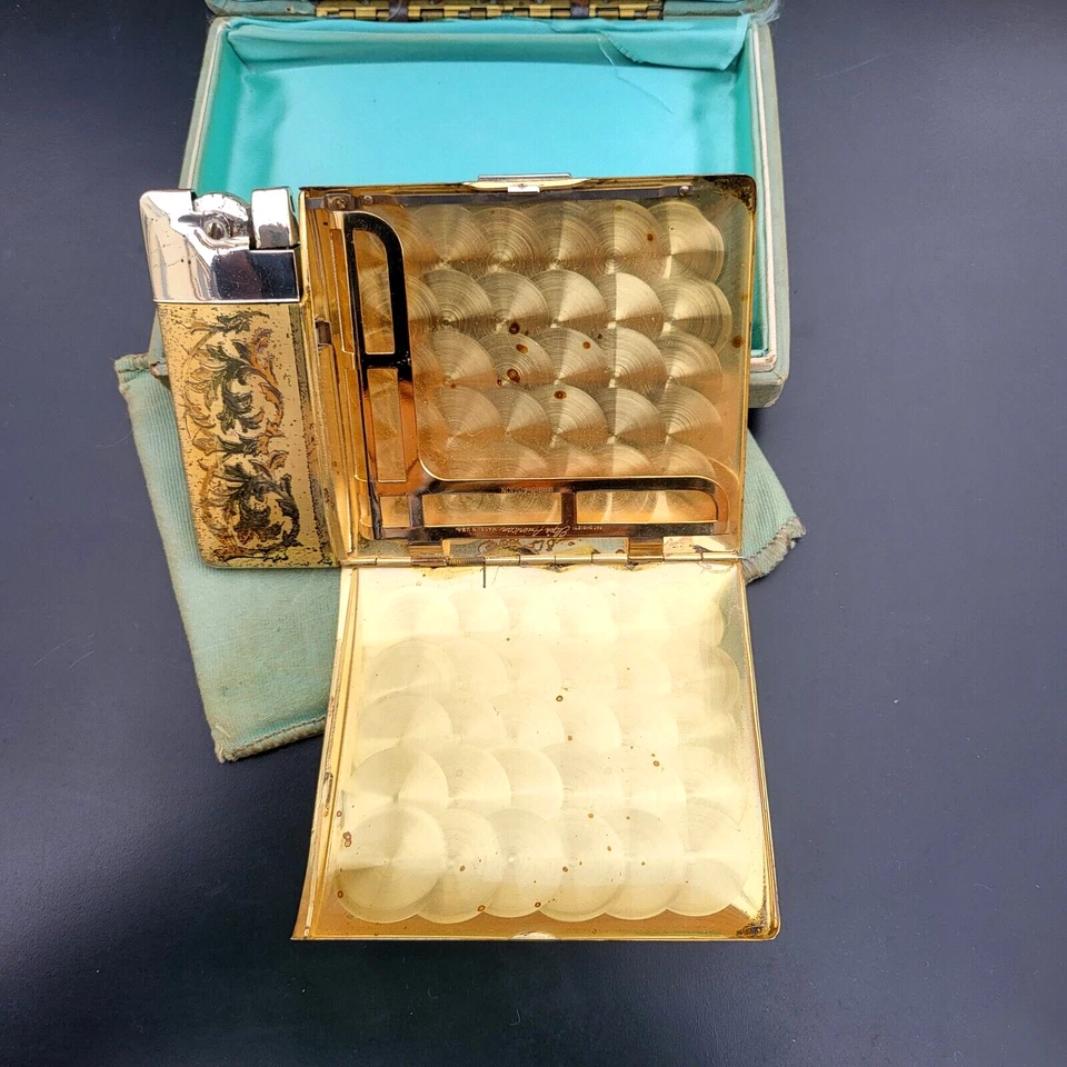 Vintage 1940/1950 Elgin American Gold Tone Cigarette Case/Lighter  Floral Design - Image 4 of 4