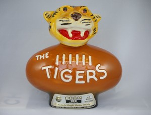 JIM BEAM 1977 Tigers Decanter Kentucky Bourbon Whiskey 757ml 