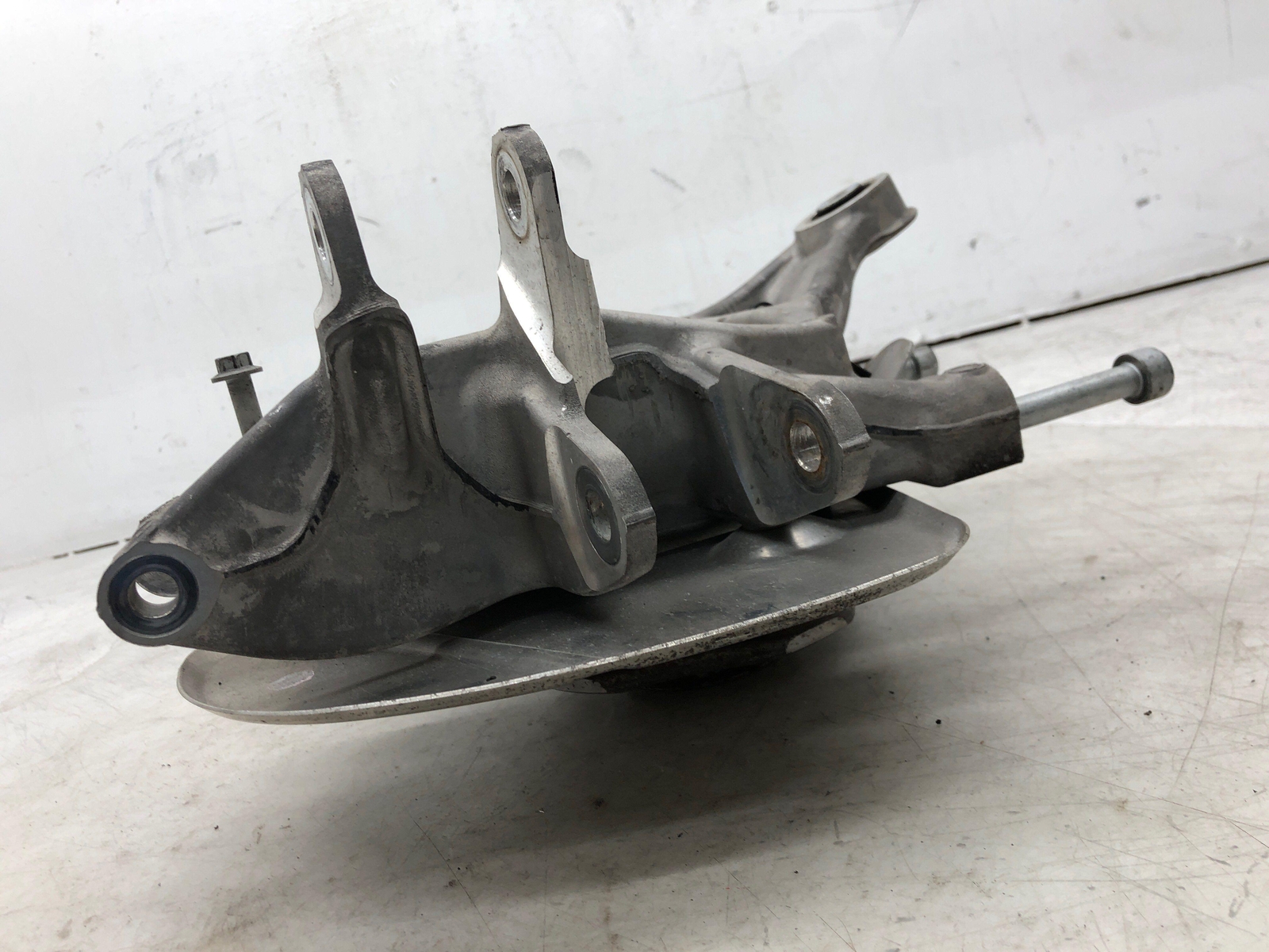 2019-2023 ASTON MARTIN VANTAGE LEFT REAR SPINDLE KNUCKLE HUB HY53-5A971-AD OEM