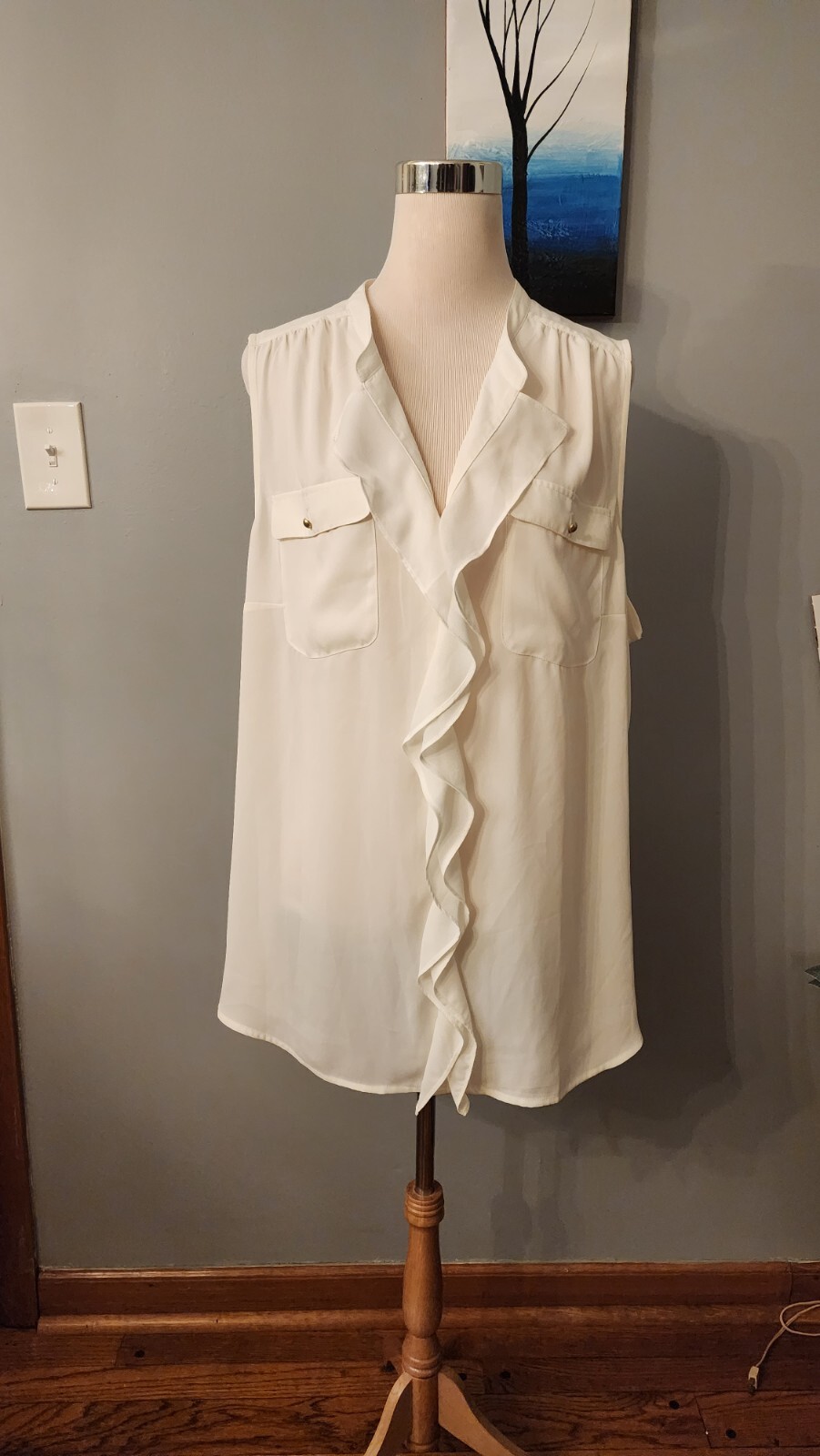 Lane Bryant 26 Blouse Off White Ruffle Front Sleeveless Front Pockets