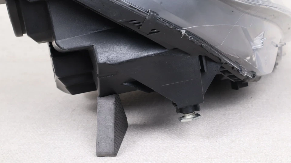 2012-2014 Mercedes-Benz CLS550 CLS63 W218 RH Right Passenger Headlight Xenon OEM - Image 4 of 4