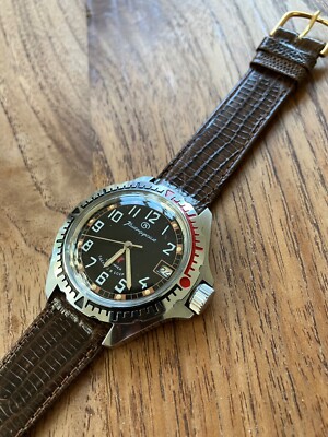 Montre Russe VOSTOK Vintage Années 90 - Mécanique, Boîtier Chromé, Bracelet Cuir