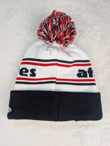 Cappello invernale Atlanta Braves New Era con polsini a fascia in maglia pom nuovo con etichetta. - Foto 2 di 4