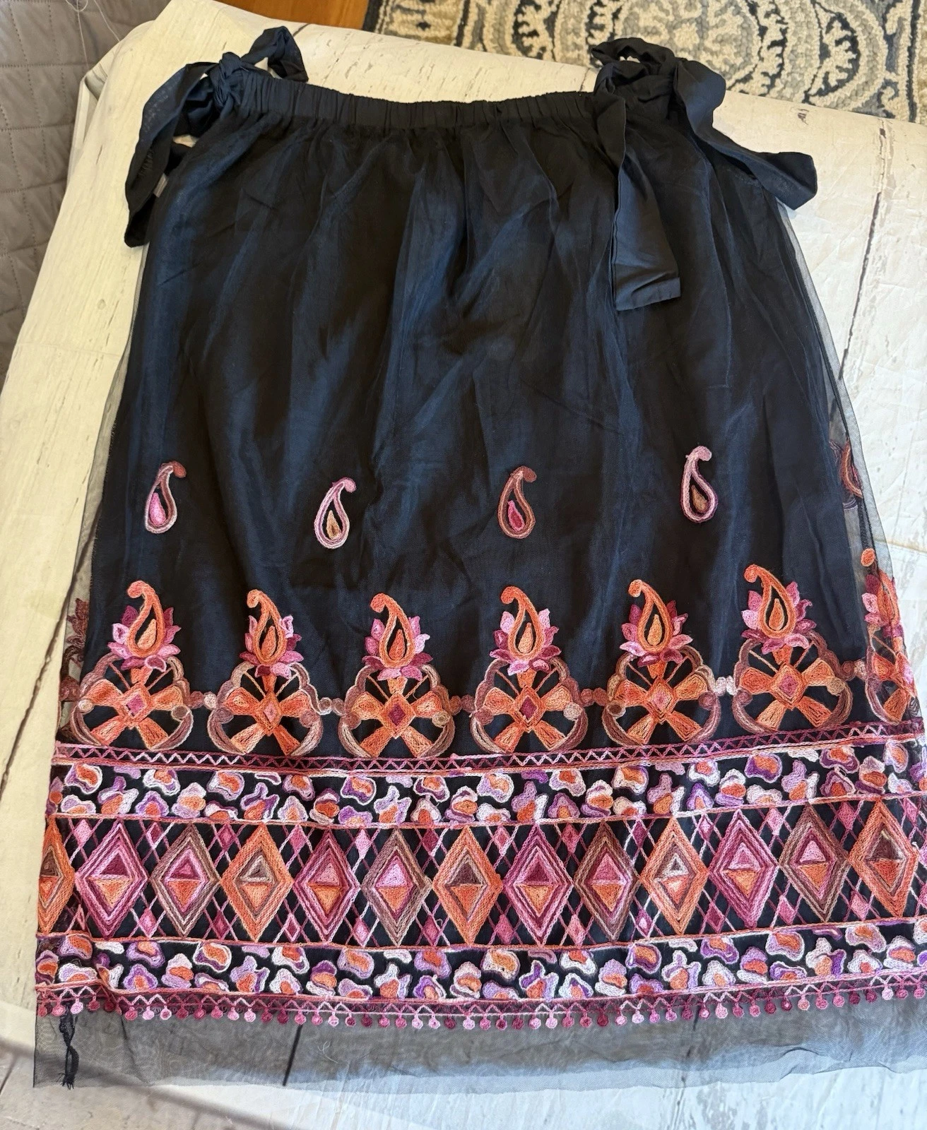 New JJ'S FAIRYLAND BLACK Multi EMBROIDERED LINED SKIRT SZ Small Mesh Unique
Opens in a new window or