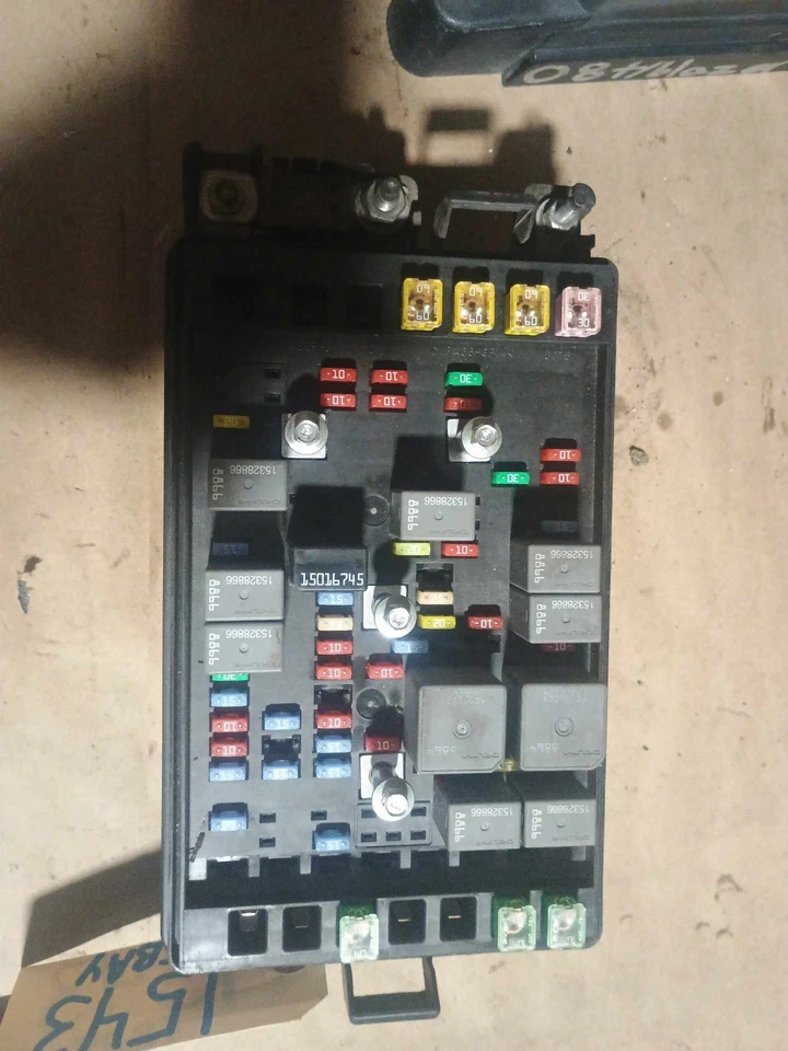 Conjunto de bloque de circuito de caja de relé de fusibles de motor Trailblazer Envoy 2008-2009 OEM Foto 3 de 4