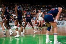 Rick Carlisle Boston Celtics moves the ball up court v New York Kn- Old Photo