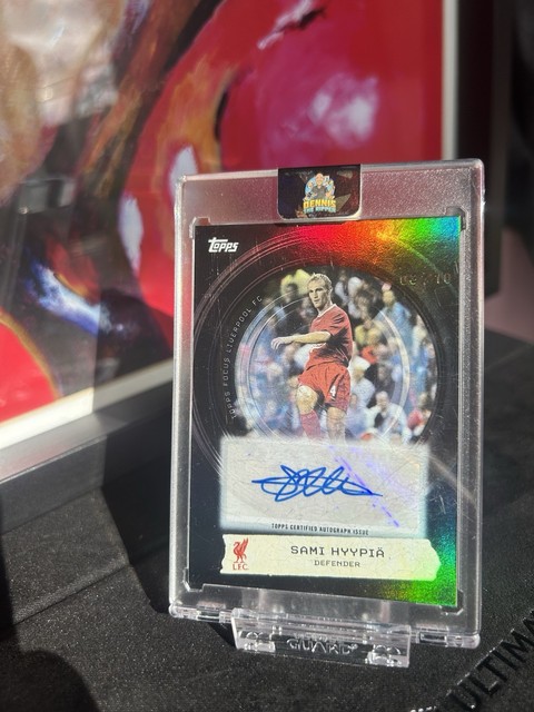 Topps Focus Liverpool FC 2025/26 Sami Hyypiä Auto Viewfinder /10 VF-SH