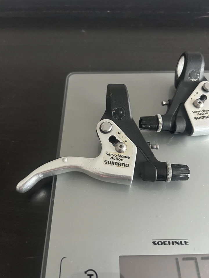 Juego de palancas de freno izquierda y derecha Shimano BL-M600 (STX-LX) plateado/negro Foto 2 de 4