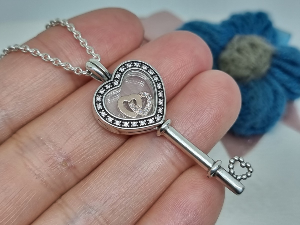 BOXED Genuine Pandora Sparkling Heart Key Floating Locket Necklace
