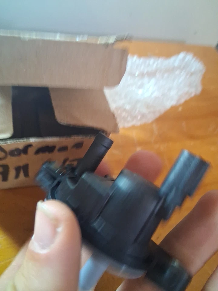 Válvula de purga de bote de vapor Dorman 911-769 para Honda Odyssey 2017 Foto 3 de 4