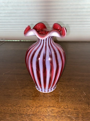 STUNNING VTG FENTON Cranberry Opalescent Candy Cane Stripe Ribbed Glass Vase 7"H