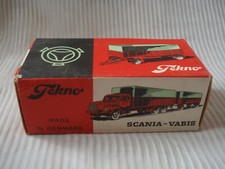 TEKNO 452 :  remorque plateau à ridelles bâchée 2 essieux - avec boîte d'origine