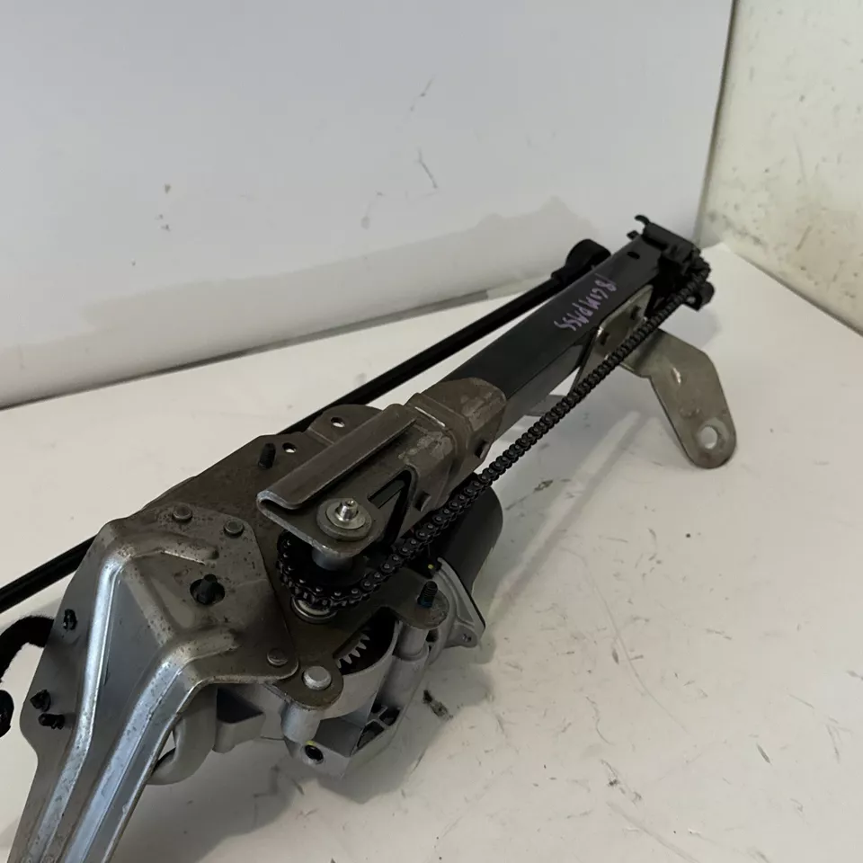 2018 JEEP COMPASS POWER LIFT-GATE MOTOR AND GEAR OEM 68250076AD - Image 3 of 4