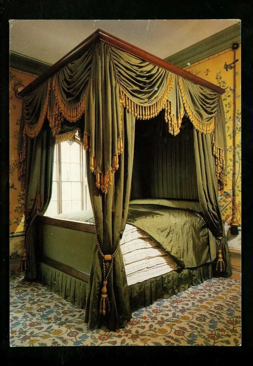 Victorian 2024 bed canopy
