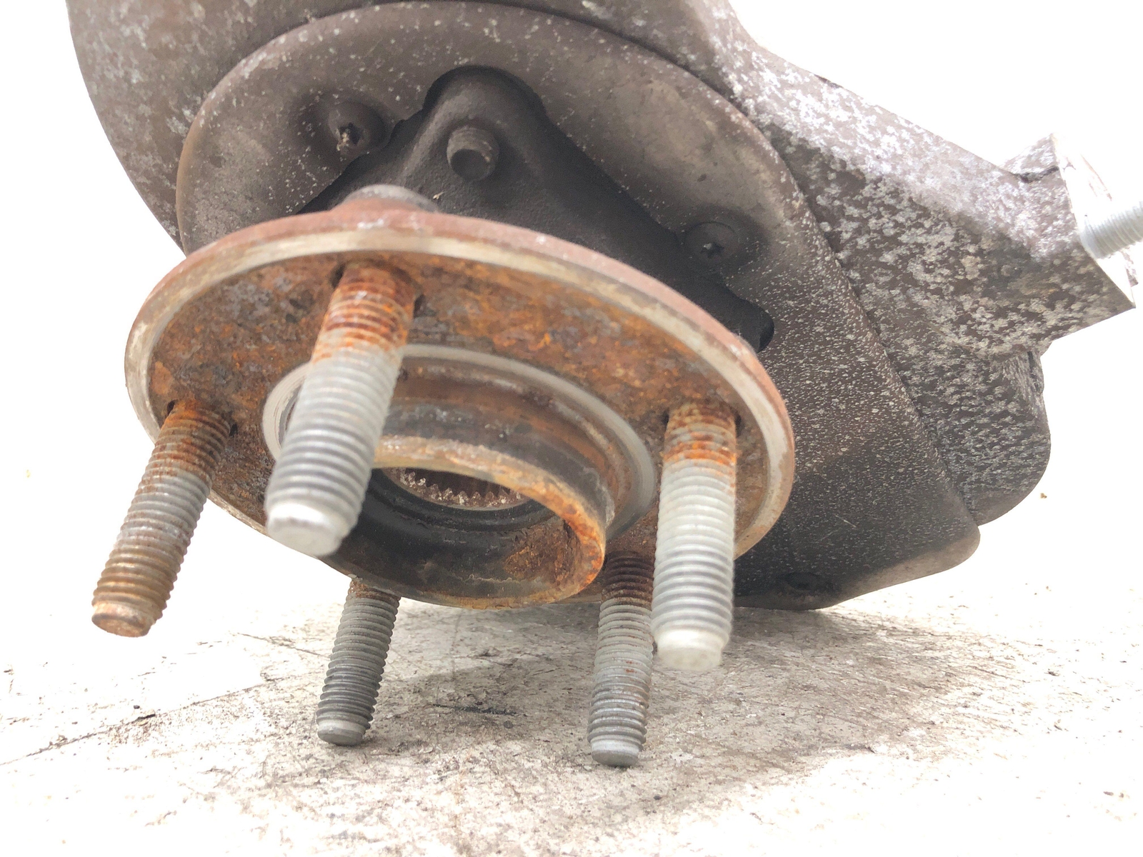 2009 ASTON MARTIN VANTAGE FRONT LEFT SPINDLE KNUCKLE WHEEL BEARING HUB *9K* OEM