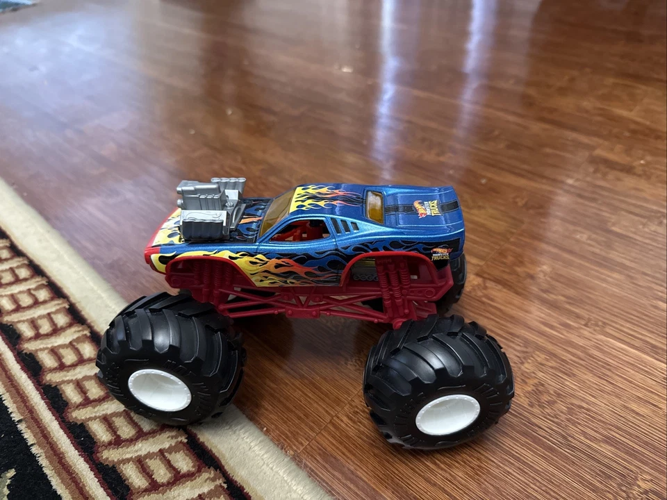 Monster Trucks Rodger Dodger de gran tamaño Hot Wheels 2021 escala 1:24 Foto 3 de 4