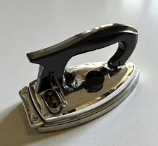 Vintage Landers Frary & Clark Model 1675 Steam Travel Iron