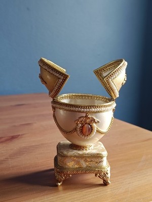 Vintage Spieluhr Ei Schmuck Schmuckkästchen Creme Gold Perle Geschenk oder