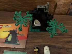 Lego 1596 Castle Wolfpack Ghostly Hideout Incomplete with Instructions & Promo