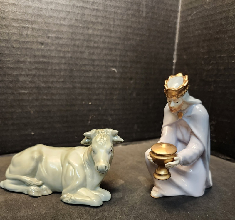 Vintage Tom Obrien Nativity Resting Ox & Magi Wise Man Avon 1994 2 Pc Lot